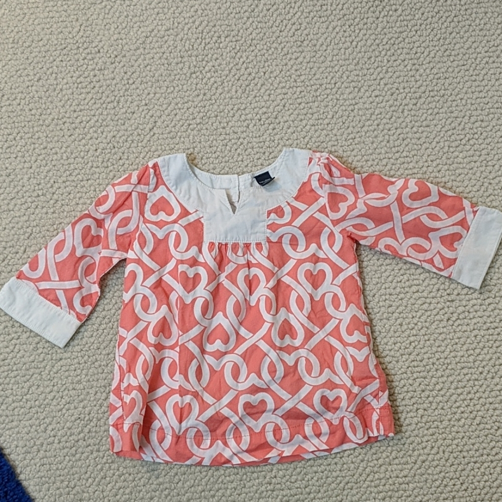 BabyGap 2T toddler shirt with intertwined hearts